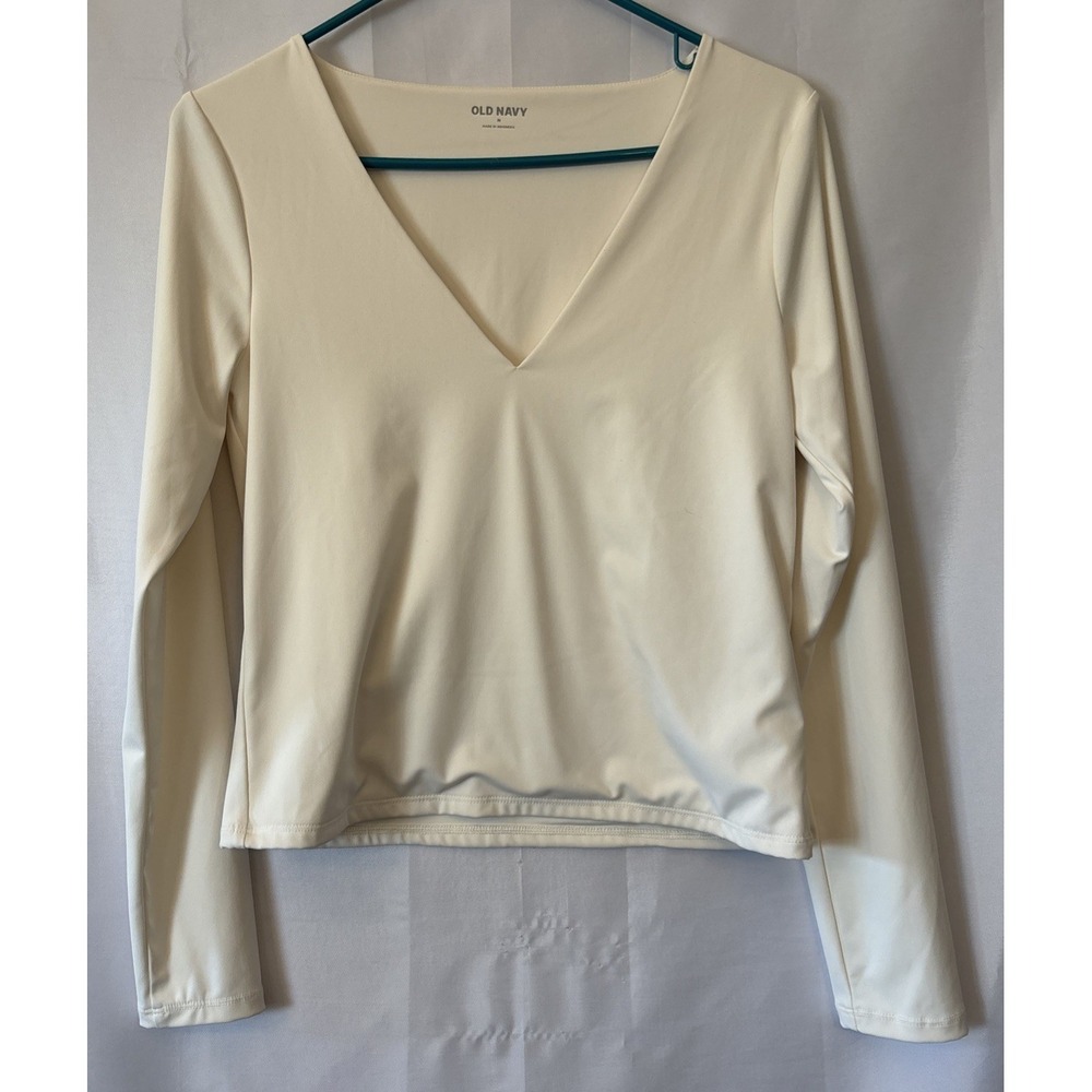 Old Navy Cream Scuba Knit V Neck Long Sleeve Crop Top‎